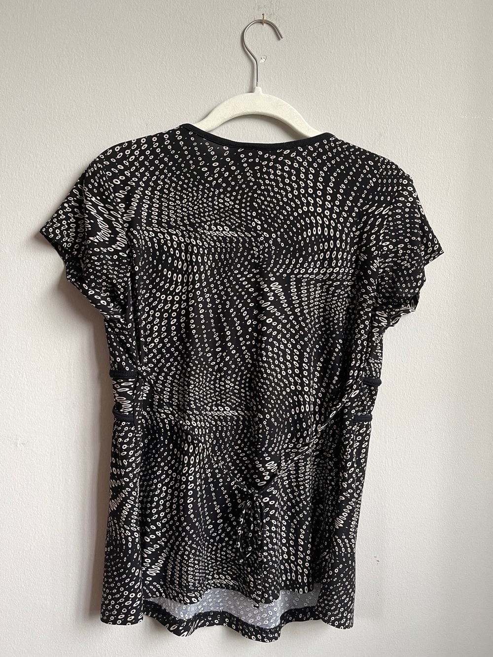 Vintage Y2K V-Neck Top with Black & White Dots + Swirl Pattern - Nursing Top - Picture 3 of 4